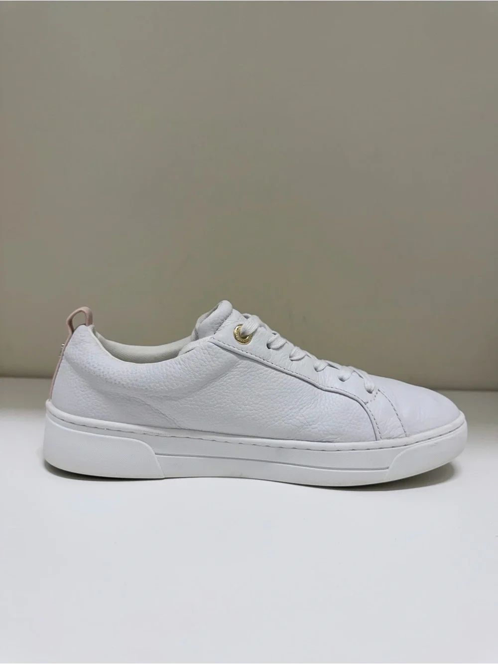 Ted Baker Women's Bailey Low Top Sneakers preppy logo comfy Size 8